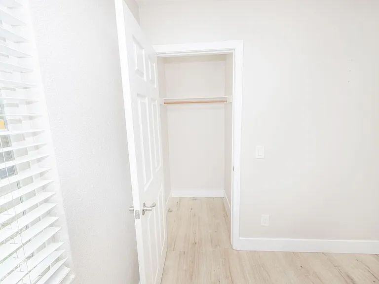 511 Stork St — Photo 10