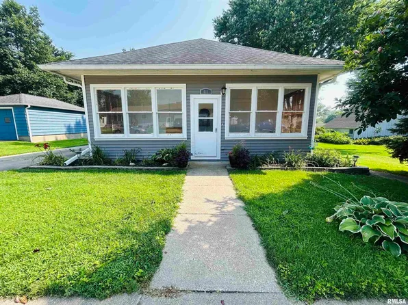 411 Jackson Blvd, Goose Lake, IA 52750
