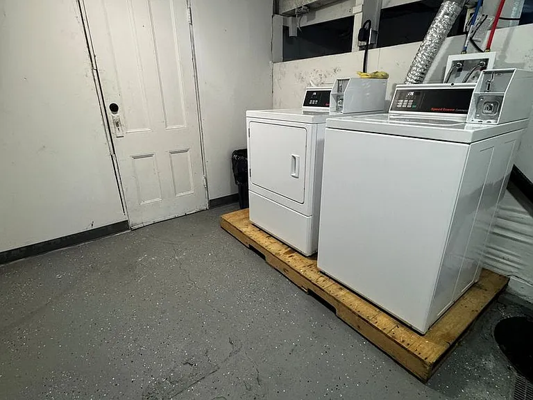 591 Commercial St — Photo 11