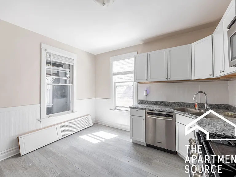 3310 W Berteau Ave #2 — Photo 7