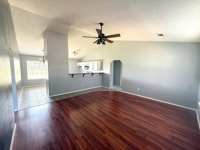 175 Ridgecrest Dr — Photo 3
