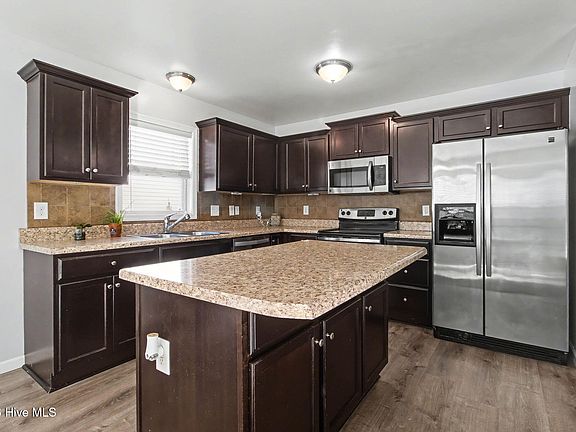 5th image of 321 Hughes Lane