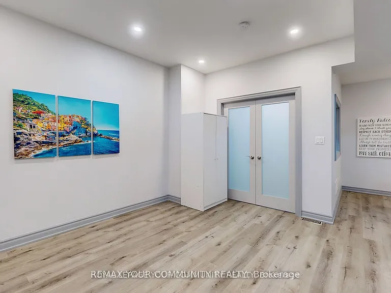 586 Parliament St #C — Photo 10