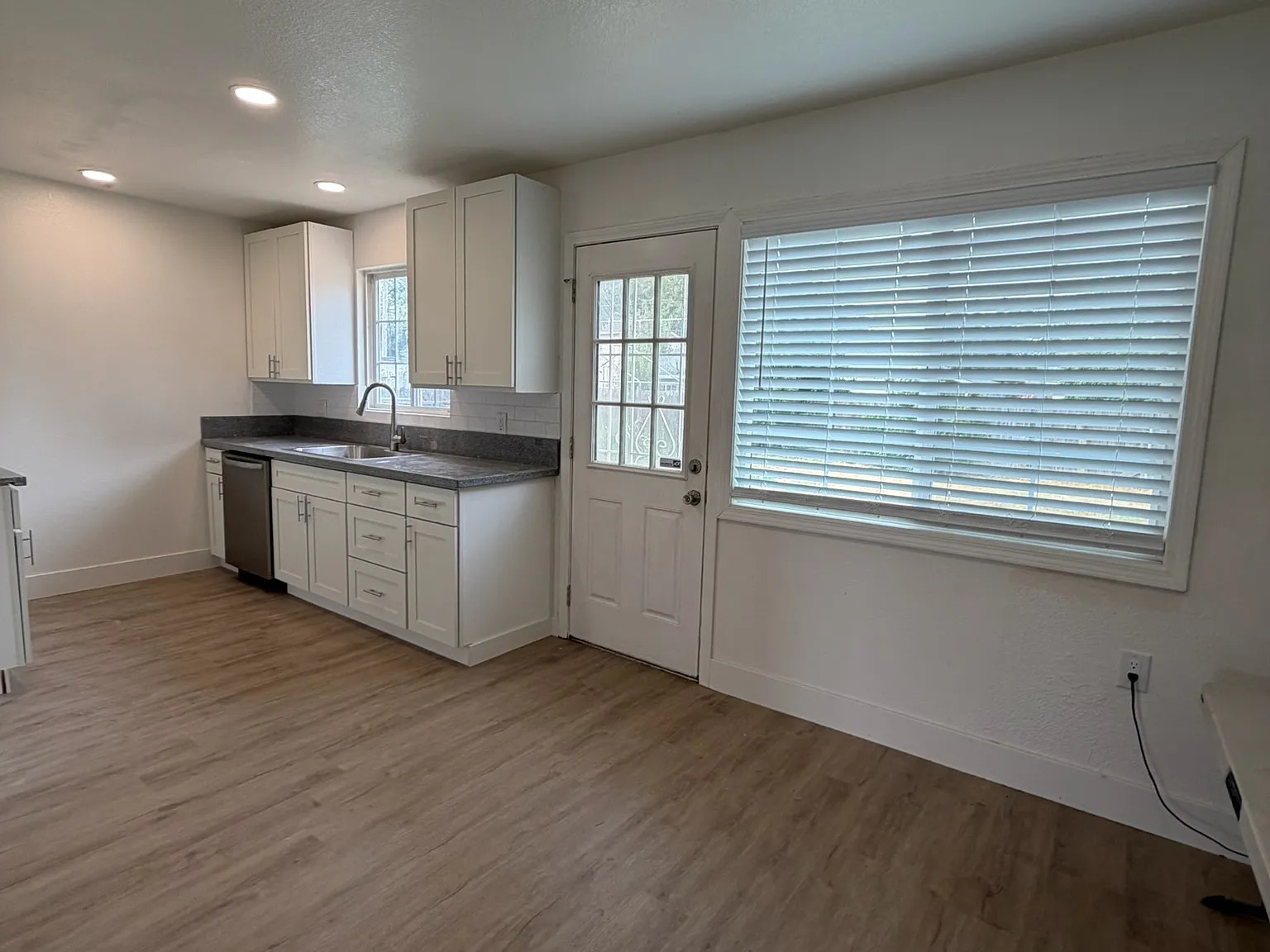 2 bed, 848 sqft, $2,200 — Photo 4