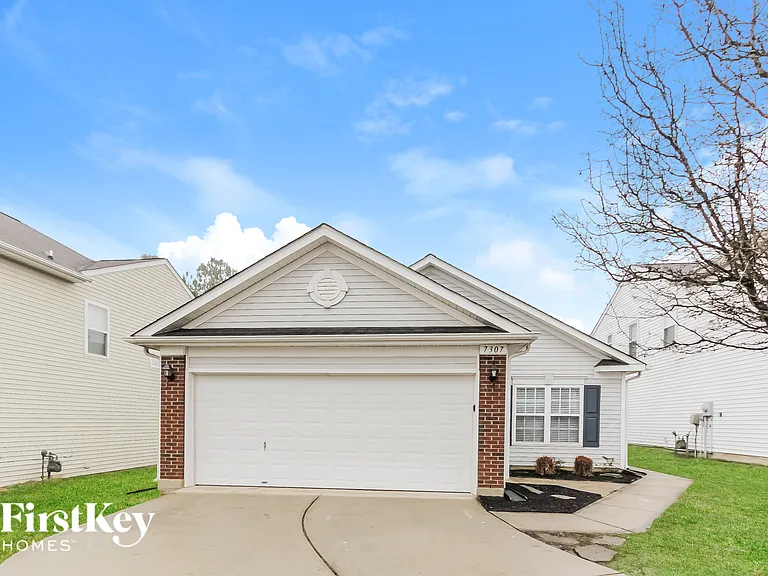 7307 Woodbourne Ln — Photo 3