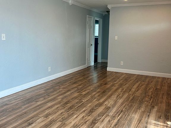 3rd image of 325 Forest Hills Blvd