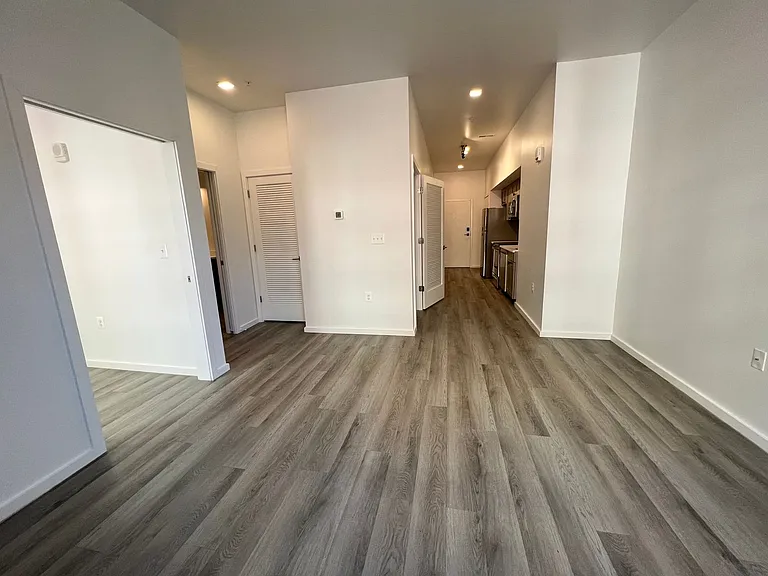 725 W Pratt St. — Photo 141