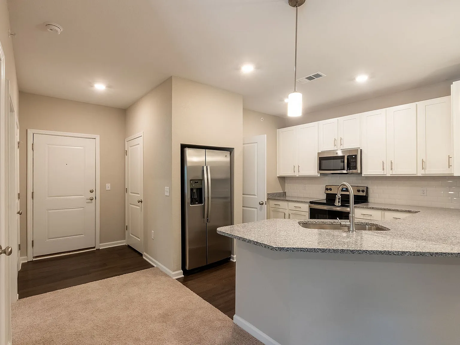 Summer Lake Apartments — Photo 2
