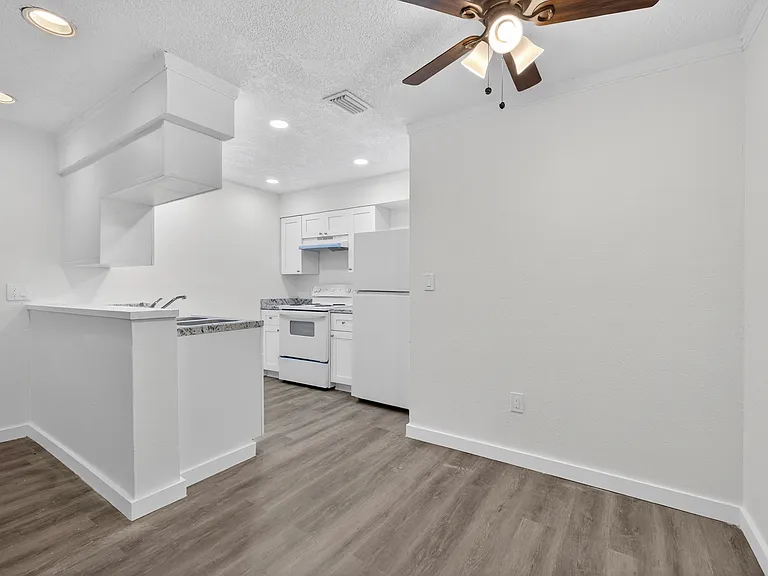 321 SE Blvd N #2 — Photo 15