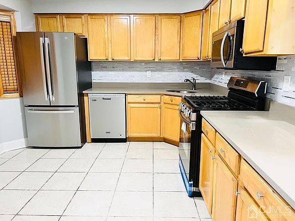 3rd image of 131 Leah Ct