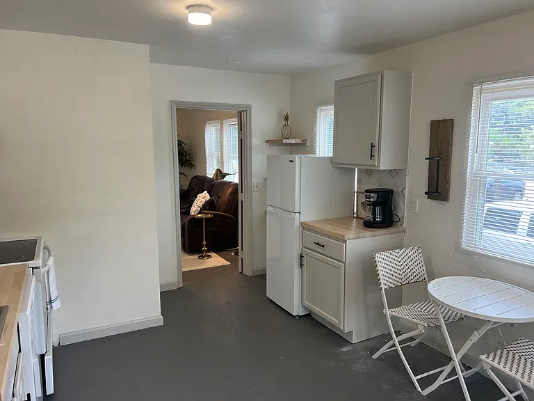 1633 NW 29th St #5 — Photo 5