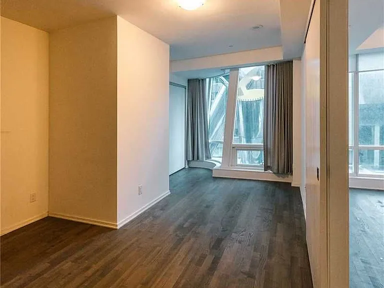 1 Bloor St E #422 — Photo 25
