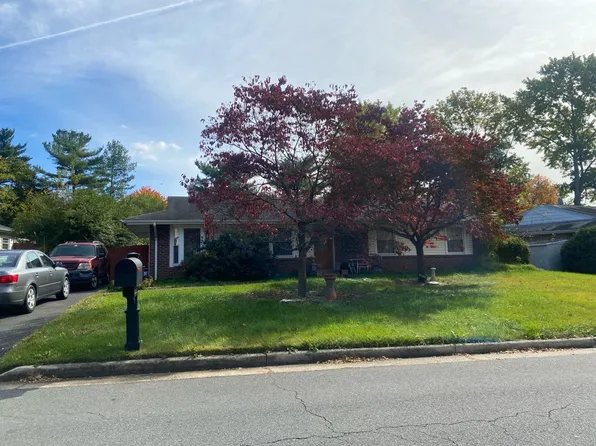 621 E Charlotte St, Sterling, VA 20164
