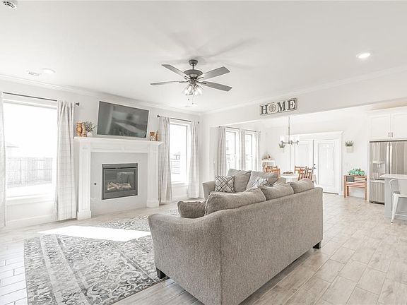 5th image of 1395 Pineridge Cir