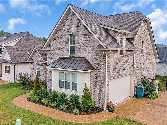 3rd image of 401 Hunter Bryce Ln