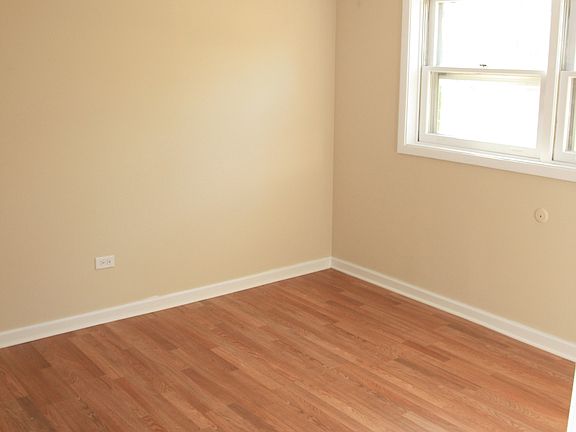 3rd image of 286 Wayne Ct APT 1
