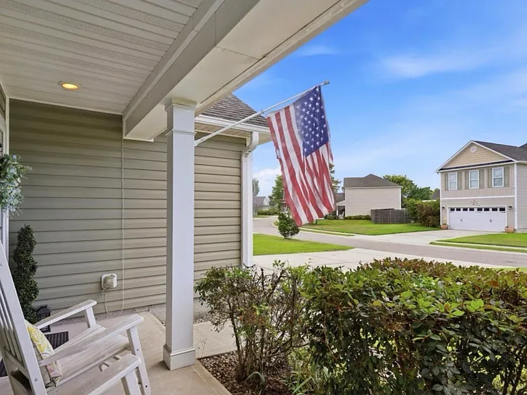 553 Montego Ct — Photo 4
