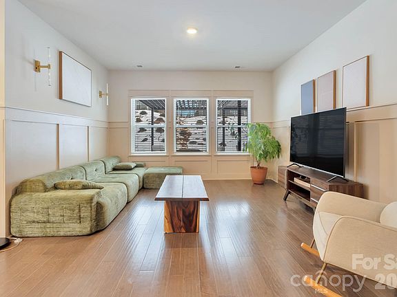 3rd image of 6415 Barcelona Way