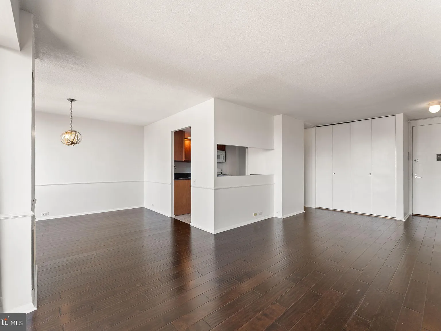 1 bed, 1.0 bath, 873 sqft, $2,000 — Photo 2