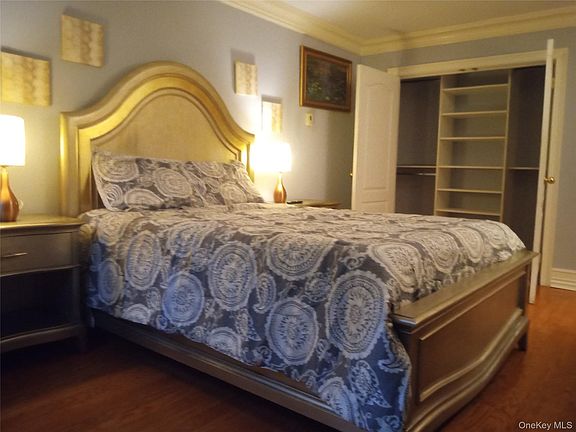 5th image of 1374 Midland Avenue #214