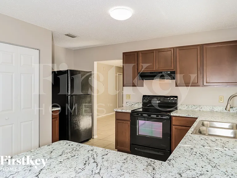 814 Yacolt Rd SE — Photo 7