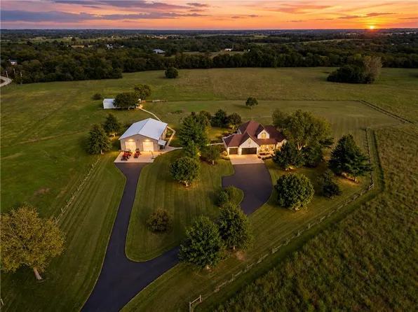 19505 S Raffurty Rd, Pleasant Hill, MO 64080