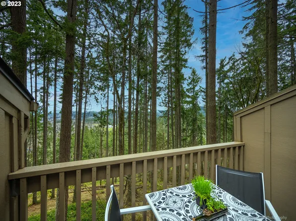 130 Treehill Loop, Eugene, OR 97405