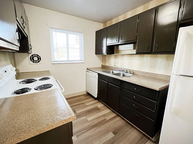 Forest Park Apartments — Photo 4