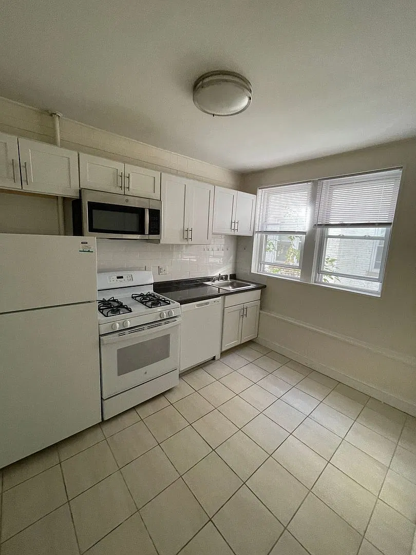 Two Bedroom // Allston - Union Square — Photo 1
