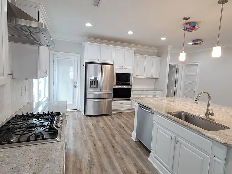 1252 Gloriosa St — Photo 10