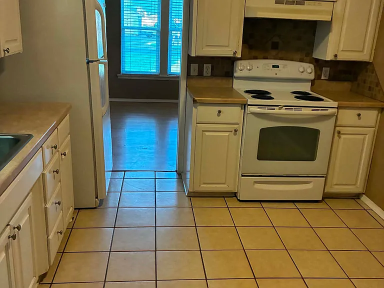 803 N Caddo St — Photo 5