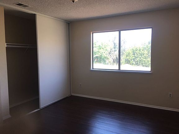 5th image of 14850 Long View Dr