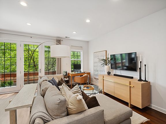 2nd image of 1838 W Belmont Ave APT 2