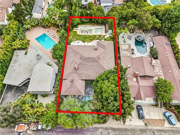 11500 Thurston Cir, Los Angeles, CA 90049