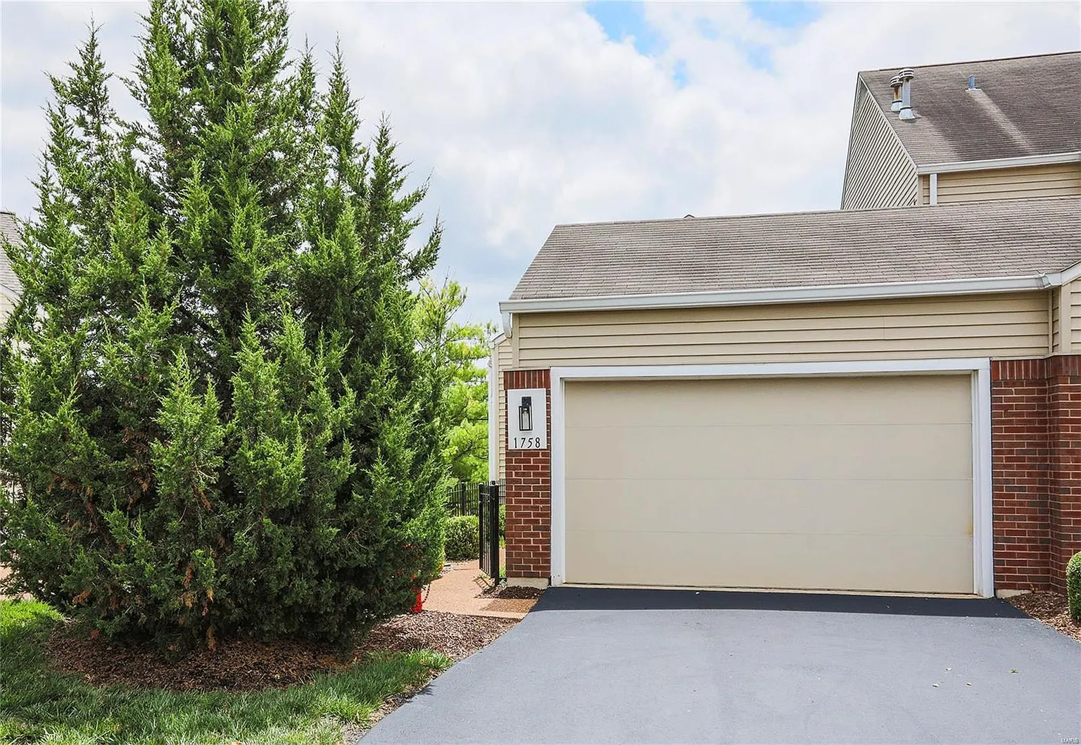 1758 Highview Circle Ct photo 1
