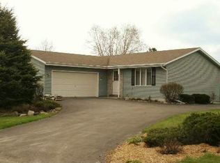 416 S Ventura Ln, Whitewater, WI 53190