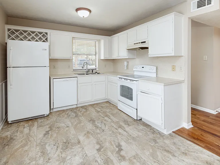 808 Camellia Ct — Photo 9