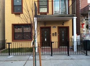 6655 70th St, Middle Village, NY 11379