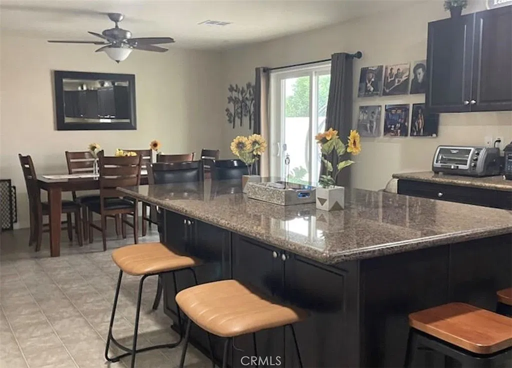 4 bed, 3.5 bath, 1968 sqft, $2,995 — Photo 2