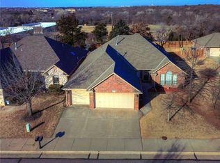 11 S Ridge Pointe Cir, Edmond, OK 73034