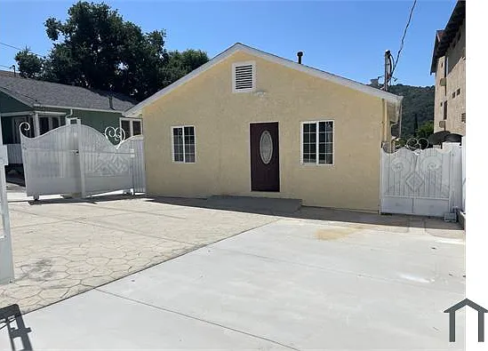 10057 Tujunga Canyon Blvd — Photo 1