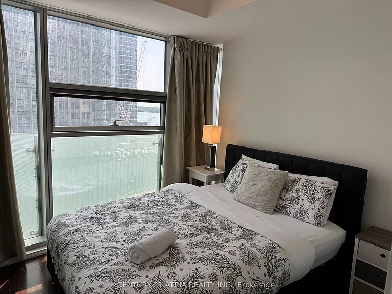 14 York St #1002 — Photo 10