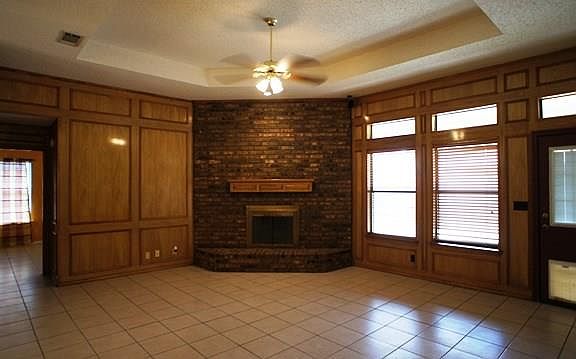 2nd image of 804 Castleview Dr