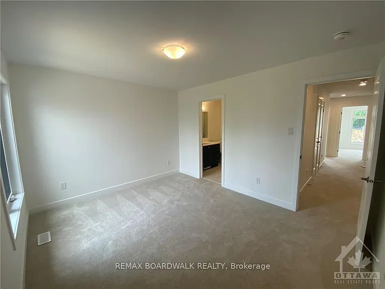 228 Bristol Cres — Photo 16