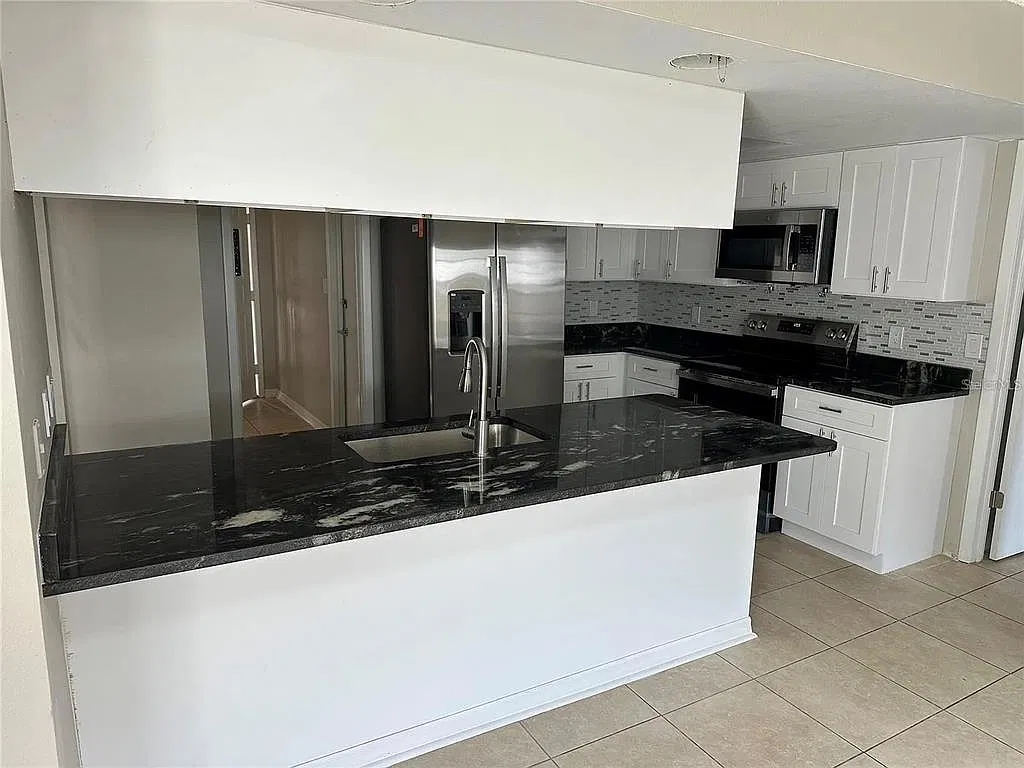 3 bed, 2.0 bath, 1575 sqft, $2,645 — Photo 3
