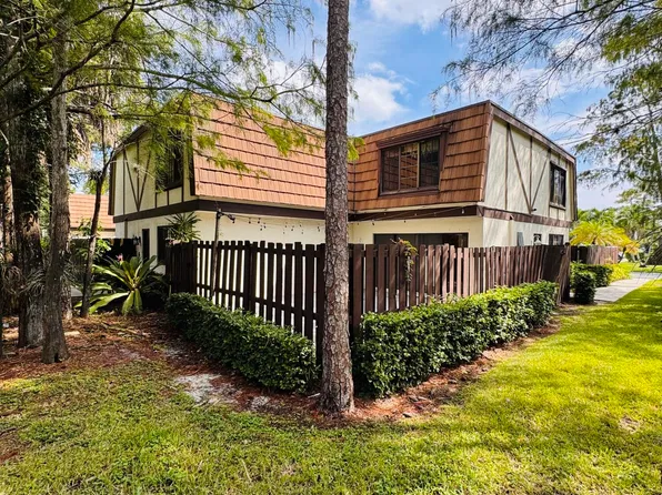 142 Weybridge Cir APT C, Royal Palm Beach, FL 33411