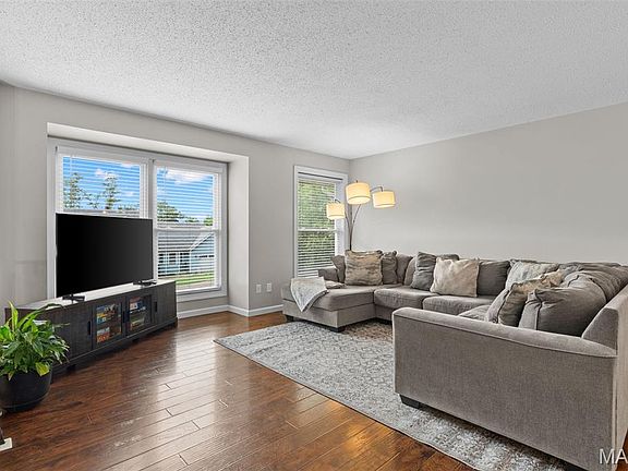2nd image of 56 Oxford Dr
