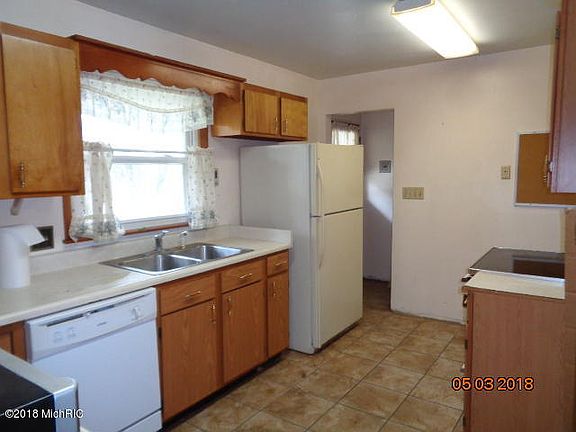 4th image of 6369 W Berrien St