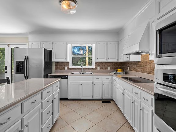 4th image of 3504 Fairoaks Dr