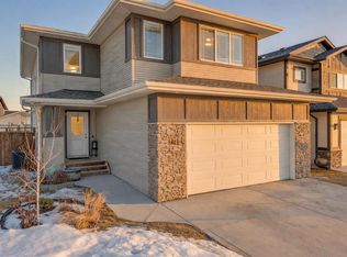 204 SW Augustus Way, Penhold, AB T0M 1R0
